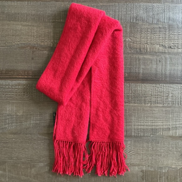 Alpaca Red Scarf With Fringe - Picture 3 of 3